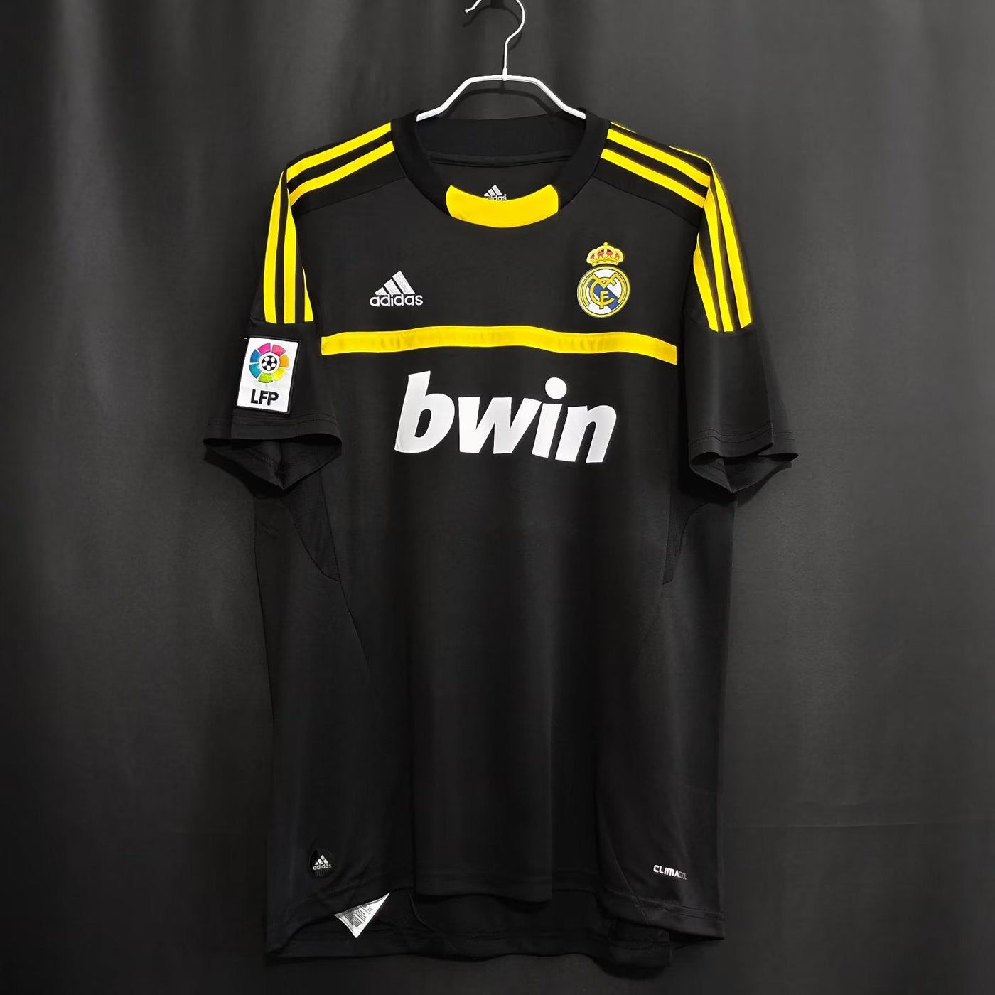 Real Madrid Retro 2011/2012 Goalkeeper Black (Fan)