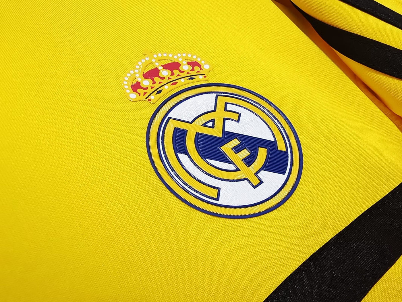 Real Madrid Retro 2011/2012 goalkeeper yellow (Fan)