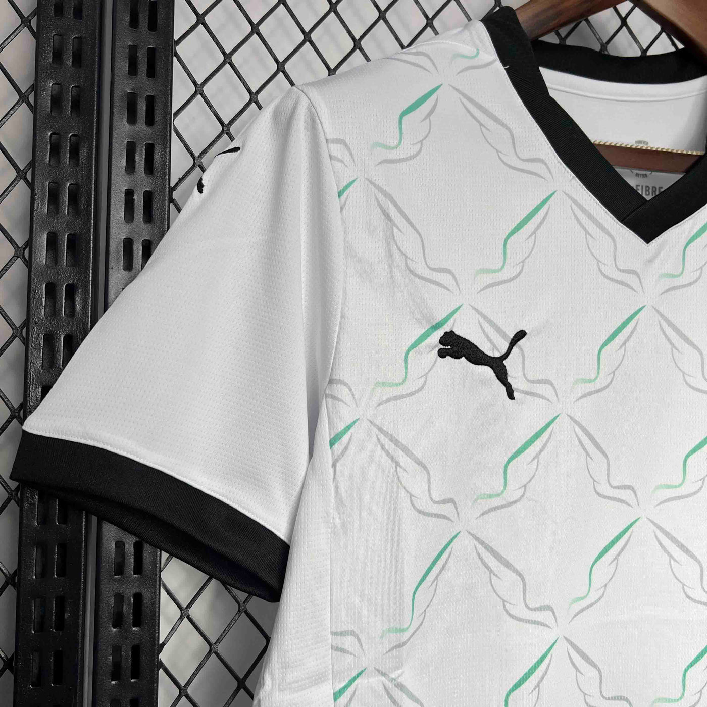 Austria Euros 24/25 Away (Fan), Detail