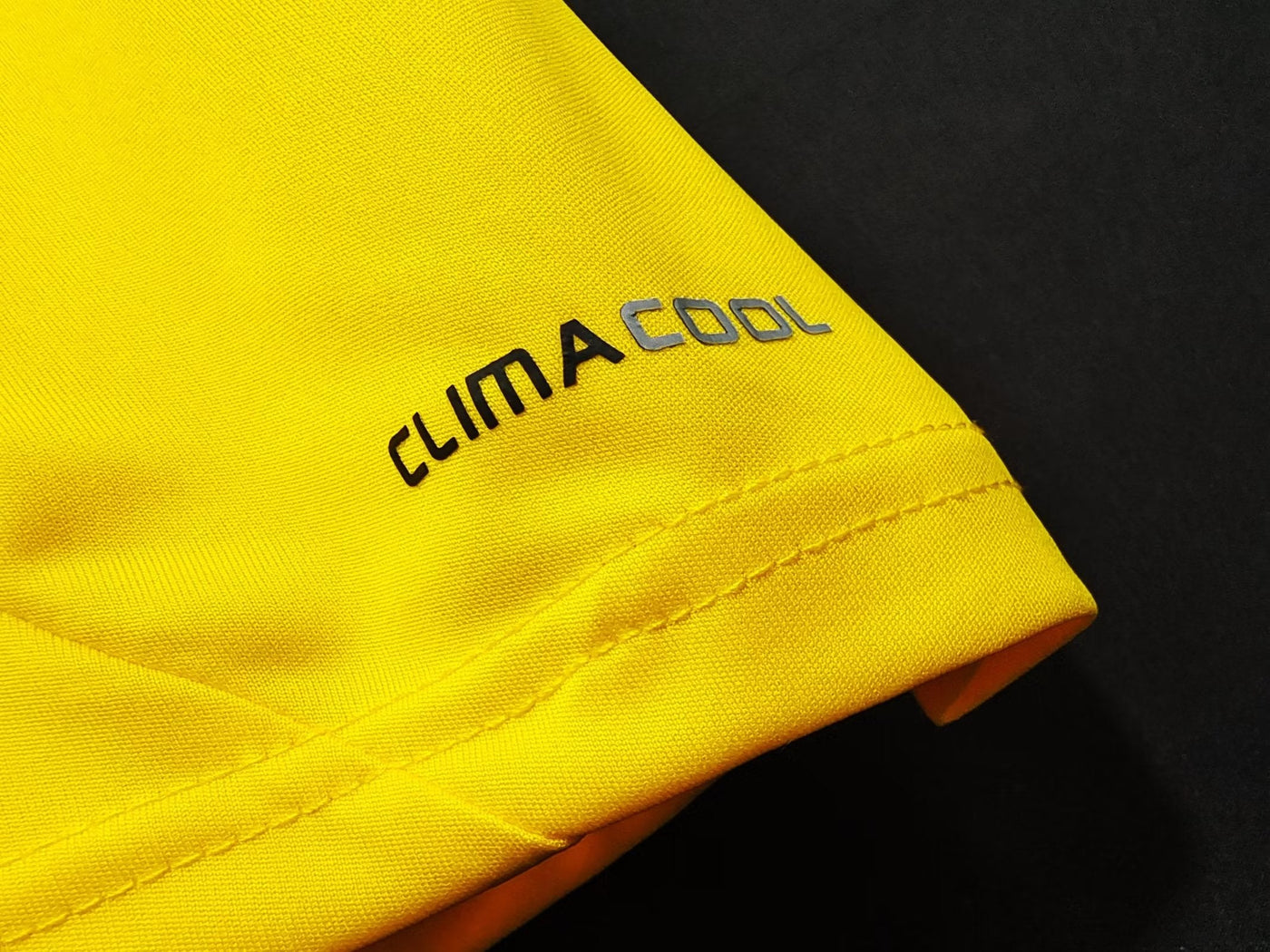 Real Madrid Retro 2011/2012 goalkeeper yellow (Fan)