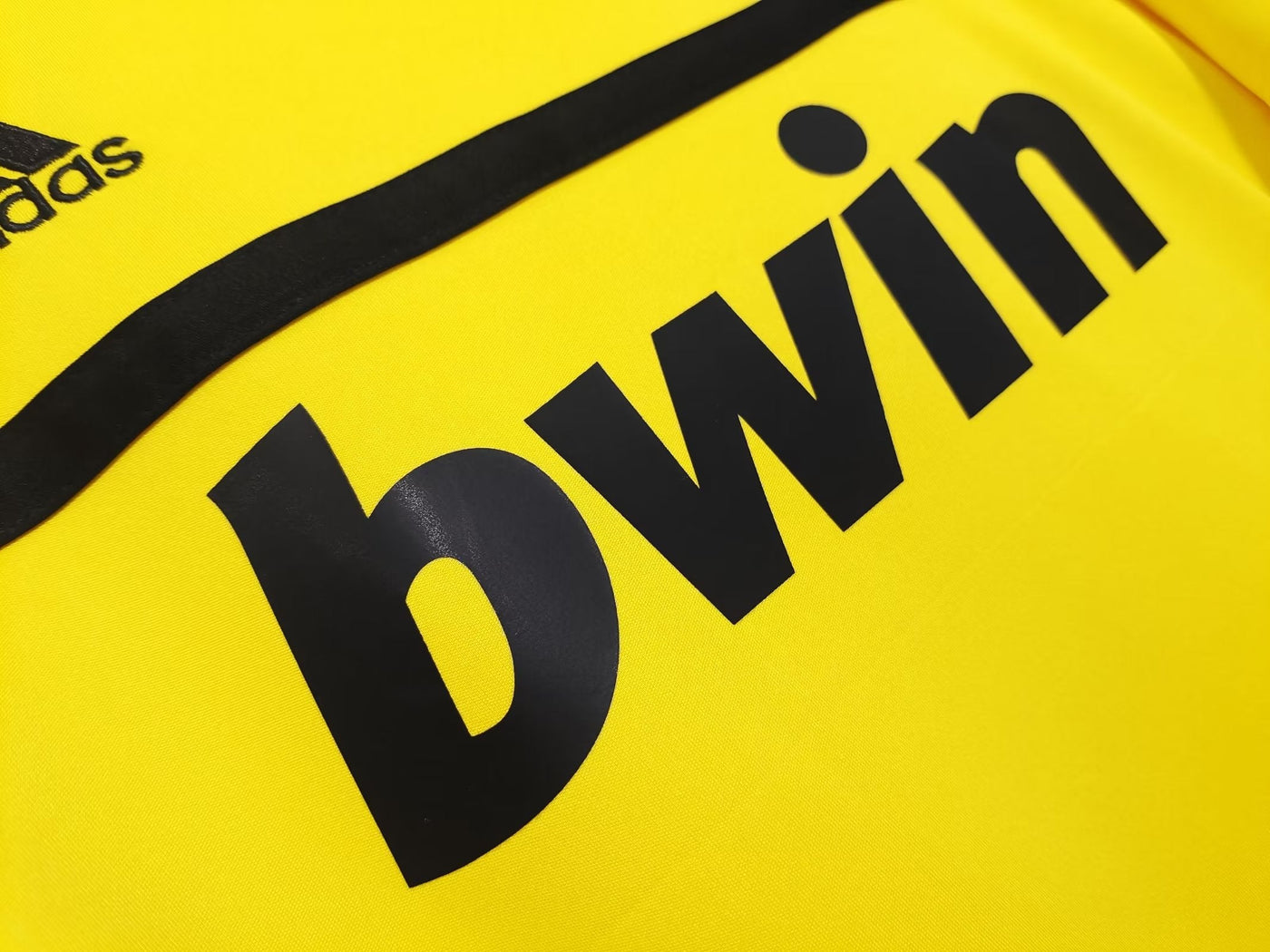 Real Madrid Retro 2011/2012 goalkeeper yellow (Fan)