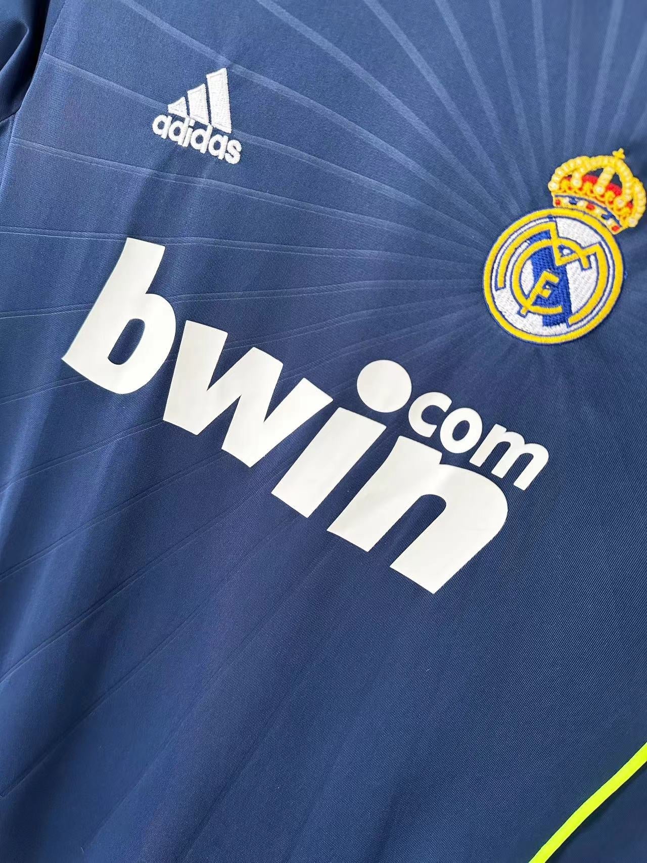 Real Madrid Retro 2010/2011 Away (Fan)