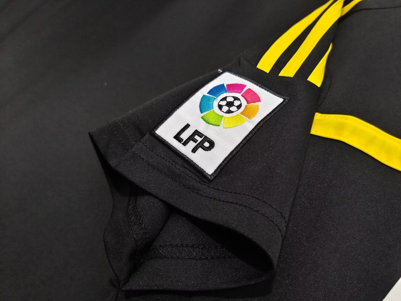 Real Madrid Retro 2011/2012 Goalkeeper Black (Fan)