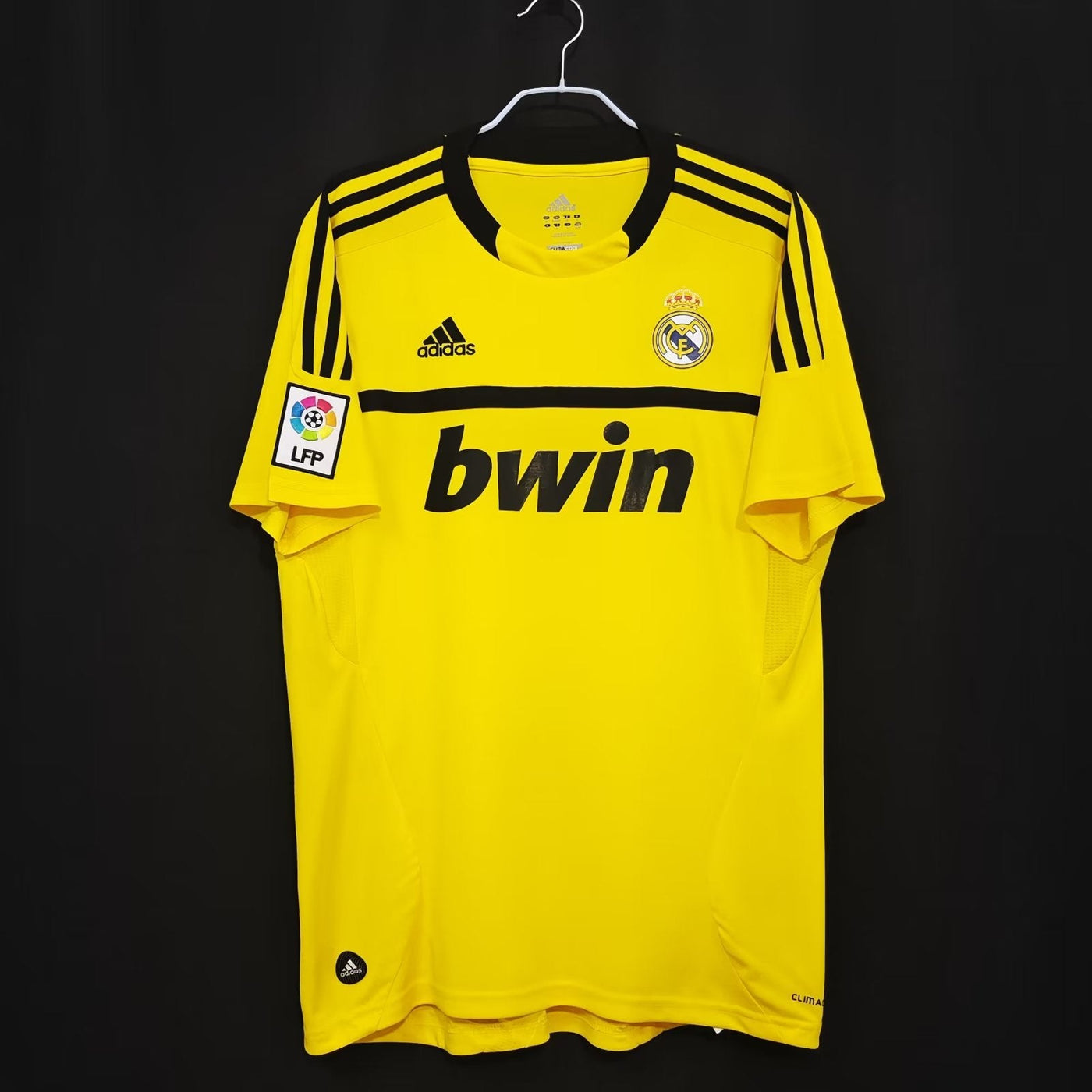 Real Madrid Retro 2011/2012 goalkeeper yellow (Fan)