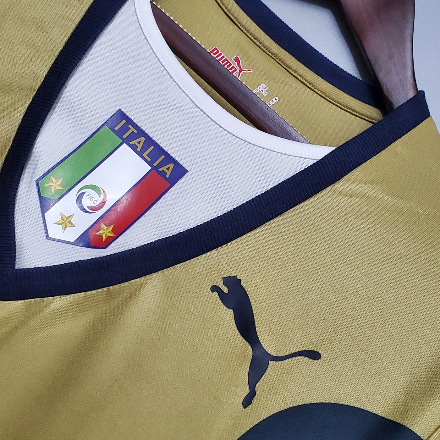 Italy Retro 2006 Golden (Fan)