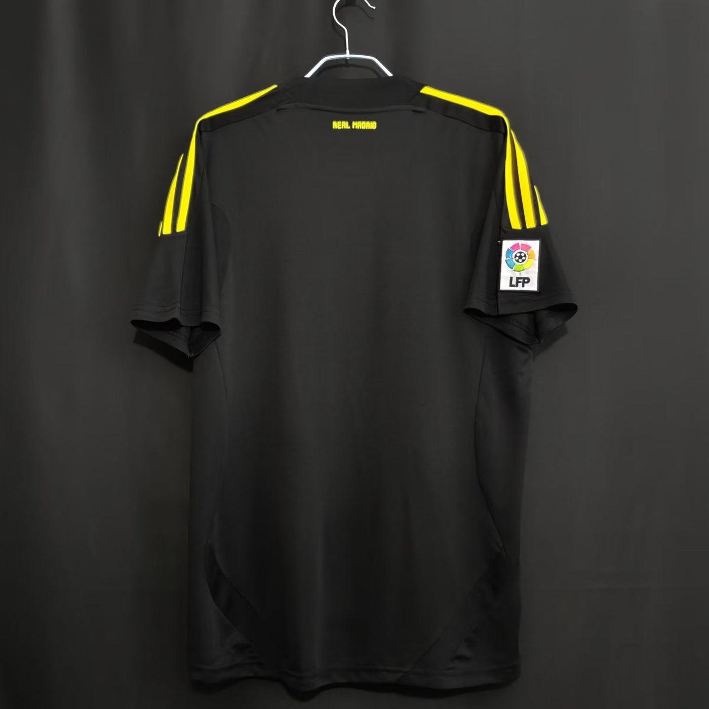 Real Madrid Retro 2011/2012 Goalkeeper Black (Fan)